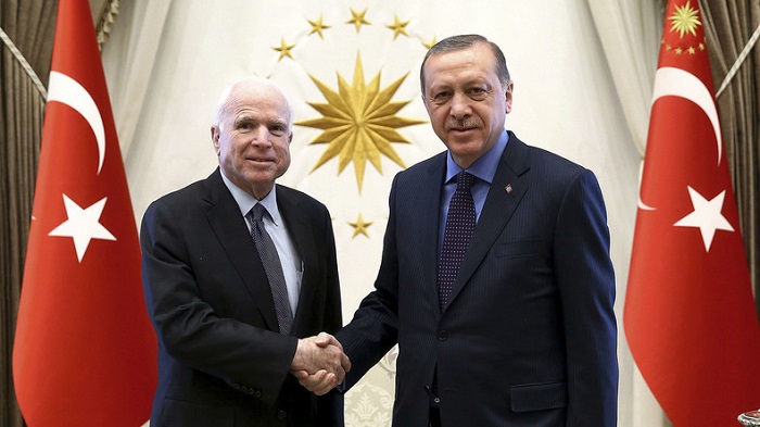 US-Senator John McCain reist heimlich nach Syrien